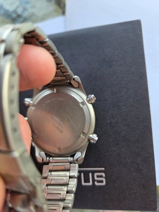 Reloj Lotus Titanio 9704 Amarillo
