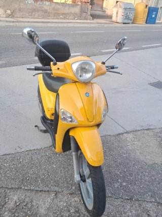 Scooter Piaggio Liberty Amarilla