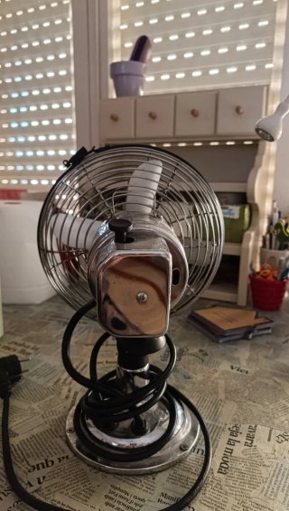 Ventilador cromado estilo retro
