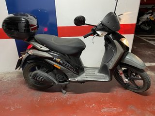 Piaggio Liberty Scooter Negra/Gris