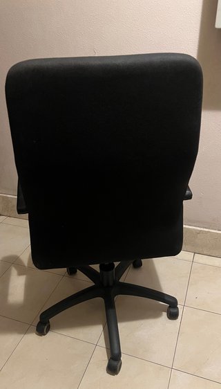 Silla de oficina ergonómica negra