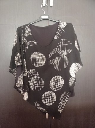 Blusa Poncho Negro Estampado