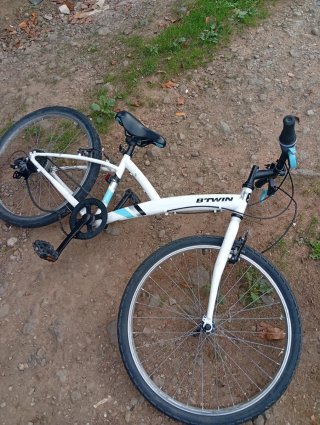 Bicicleta B'Twin blanca