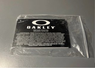 Casco Oakley Negro con Detalles Azules