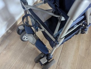 Carrito de bebé azul