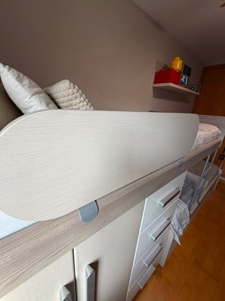 Habitación tren juvenil con armario y cajonera