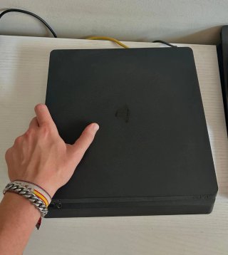 PS4 1TB  + 9 Juegos  + Mando gratis