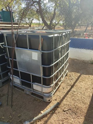 Depósito agua 1000L con jaula metálica