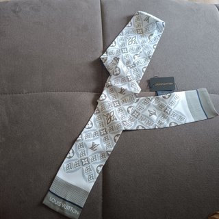 Louis Vuitton Beige y Blanco Pañuelo