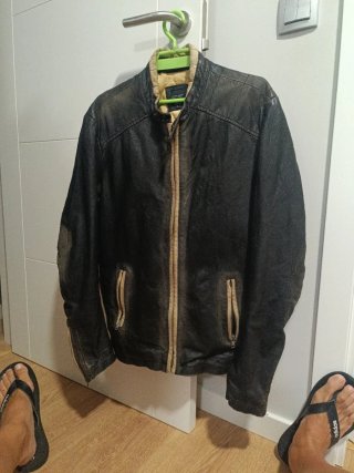 Chaqueta de cuero TDK Talla L. Muy poco uso.
