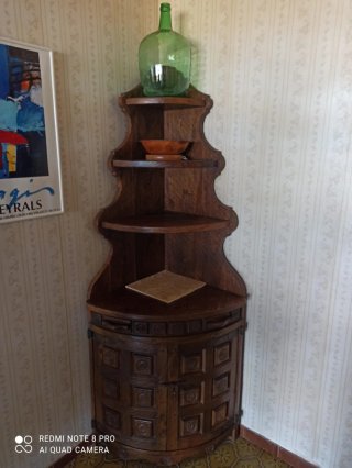 Esquinero rústico de madera