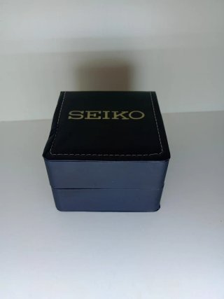 Estuche para reloj Seiko negro con golpe