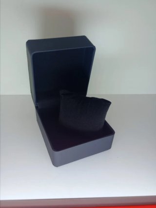 Estuche para reloj Seiko negro con golpe