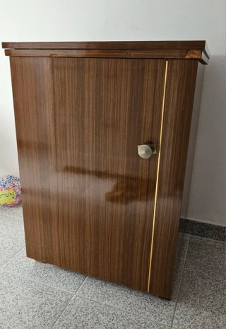 Máquina de coser Sigma con mueble