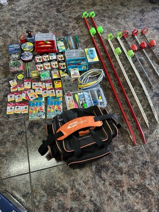 Lote completo de pesca – Cañas, soporte, carrete.