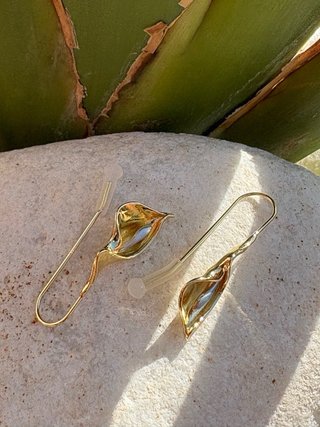 Pendientes cobre chapado oro tallados a mano
