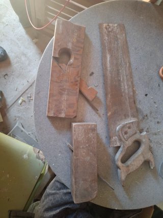 Serrucho y cepillos de carpintero