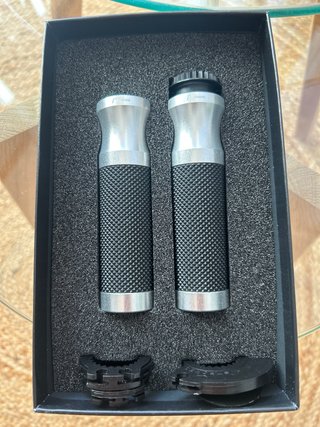 Puños Moto Rizoma GR205A Negros/Plata