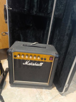 Pack Vintage: Bajo Violín Ventura 70s + Ampli Mars