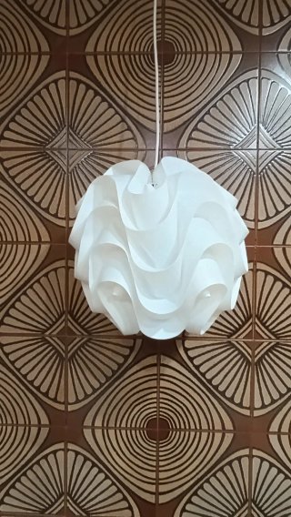 Lámpara de techo blanca de material plástico