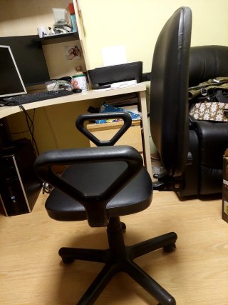 Silla de oficina con ruedas y altura regulable