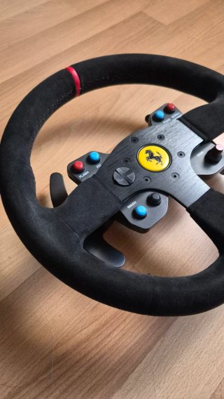 Volante Ferrari Thrustmaster