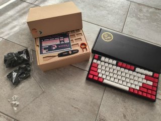 Teclado Niz Plum 82 + 2 Set Tai Hao Keycaps
