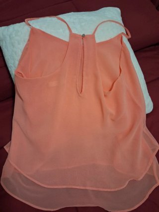Blusa de tirantes color naranja pastel. Talla M.
