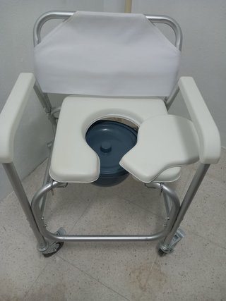 Silla de ruedas para baño