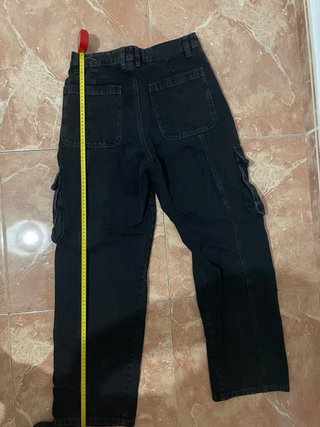 Pantalón cargo vaquero negro