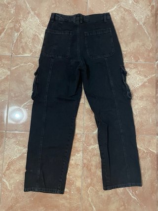 Pantalón cargo vaquero negro