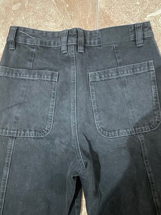 Pantalón cargo vaquero negro