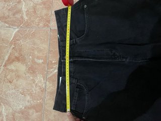 Pantalón cargo vaquero negro