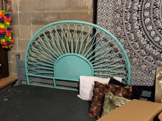 Cabezal de cama estilo abanico
