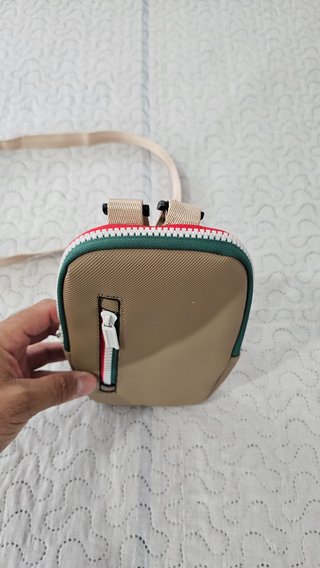 Bolso bandolera con cremallera tricolor