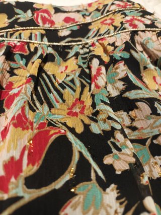 Falda Naf Naf floral negra talla M