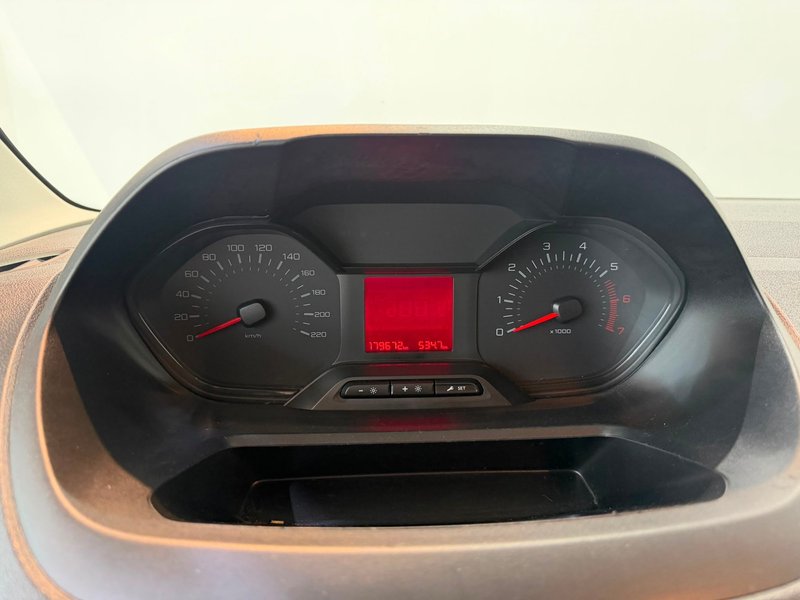 Peugeot Partner 2022, foto 10