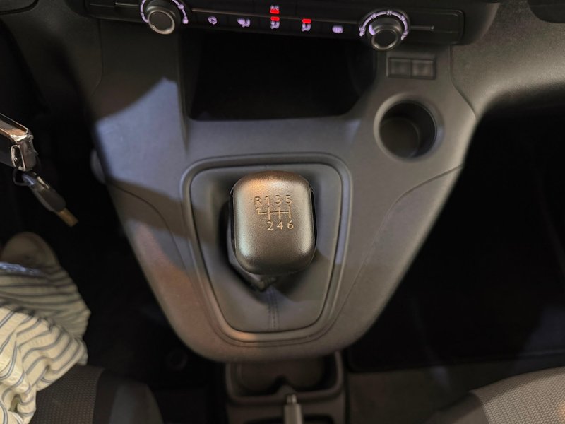 Peugeot Partner 2022, foto 14