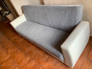 Divano letto contenitore grigio e bianco