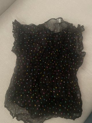 Blusa transparente con lunares