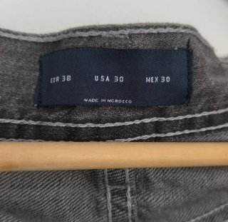 Pantalones Zara cortos vaqueros grises Talla 38