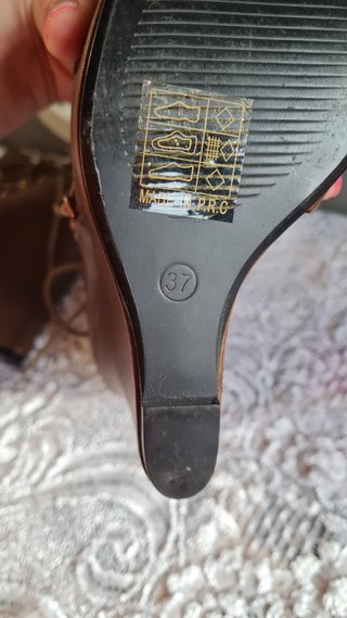 Botines cuña cordones marrones