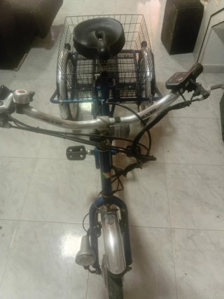 Triciclo Eléctrico con Cesta