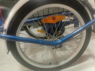 Triciclo Eléctrico con Cesta