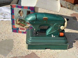 Máquina de coser Eureka eléctrica vintage