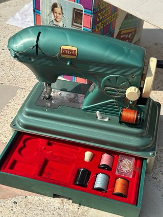 Máquina de coser Eureka eléctrica vintage