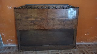 Cabecero antiguo de madera