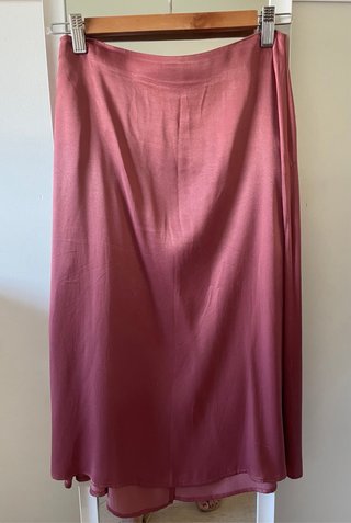 Falda Zara rosa satinada