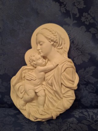 Relieve Virgen con Niño