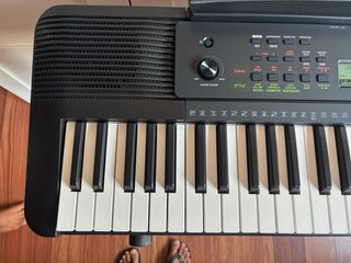 Piano Digital Yamaha PSR-E283 + Soporte + Funda